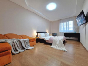 Велике ліжечко на Садовому. Мережа Alex Apartments. Цілодобове безконтактне заселення